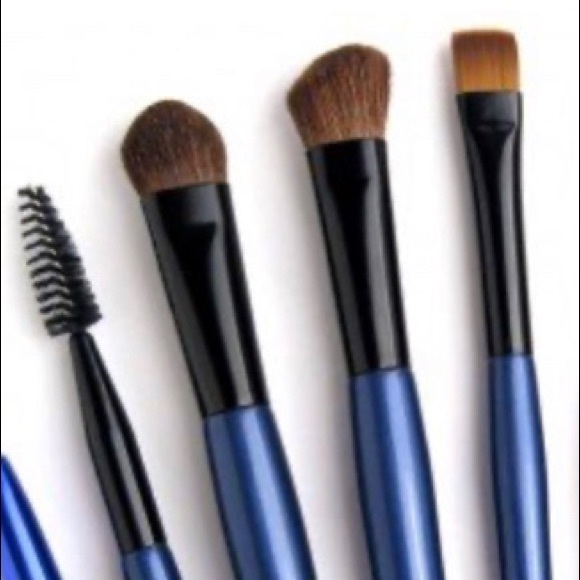 Naked Minerals Other - NEW 5 Naked Minerals Brushes